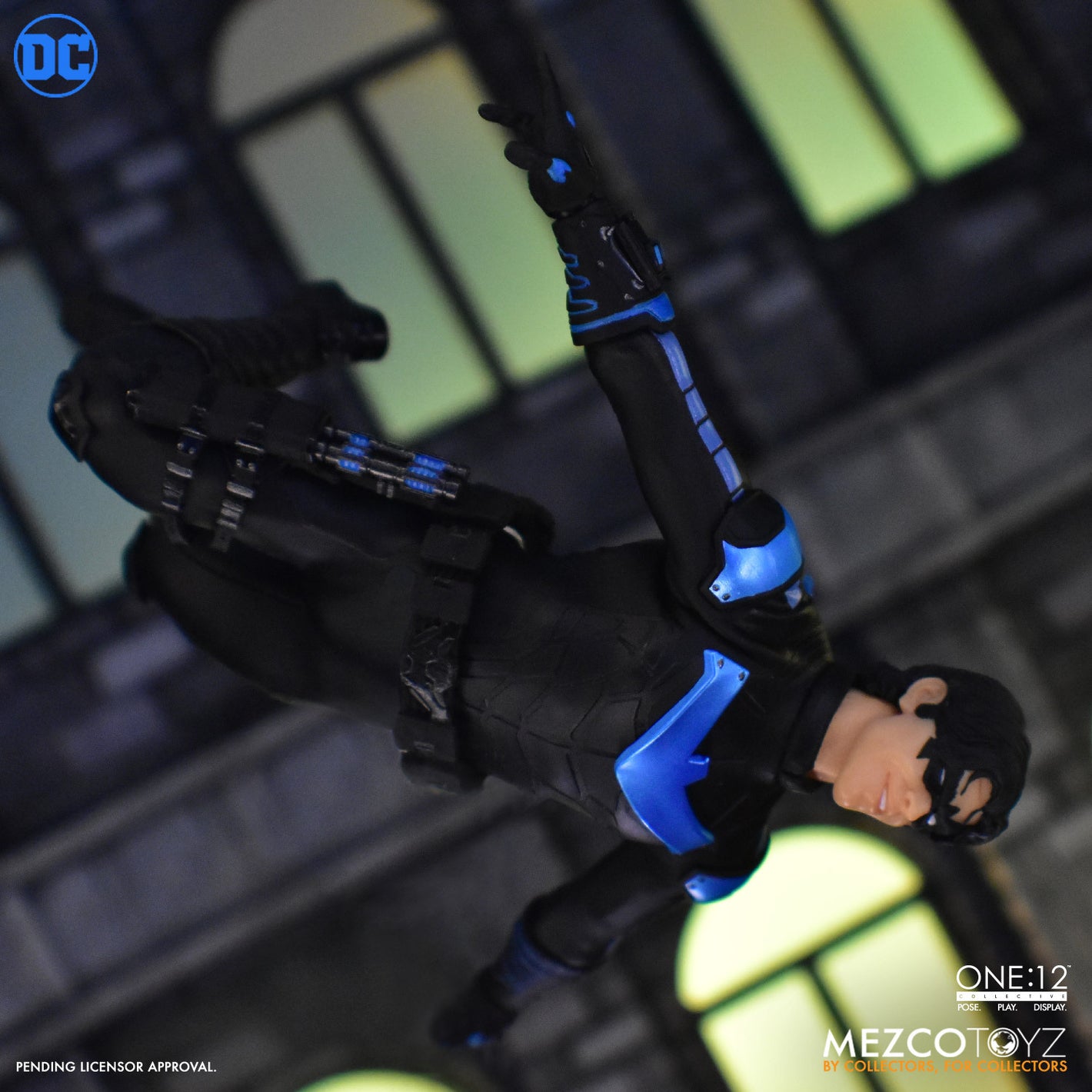 MEZCO ONE 12 - DC - NIGHTWING (APRIL 2025)