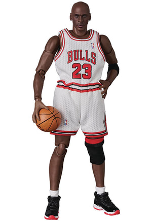 MAFEX - MICHAEL JORDAN CHICAGO BULLS HOME (SEPT 2025)